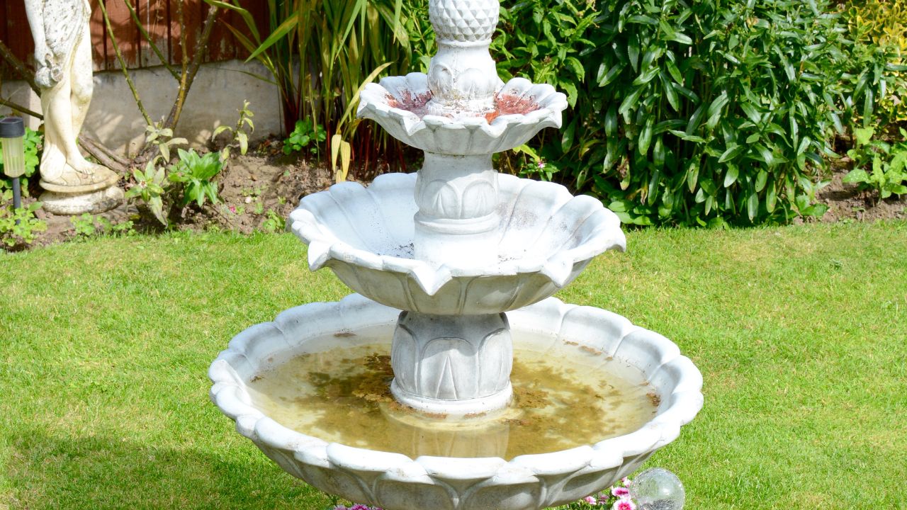 Wall-mounted fountains