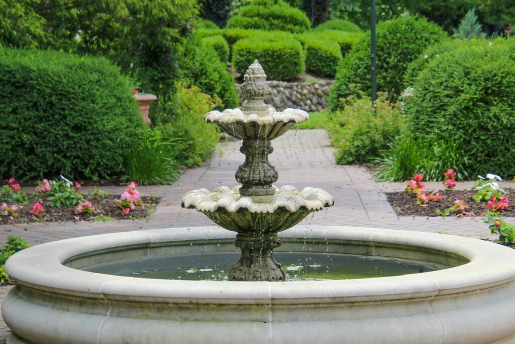 How to Choose a Fountain That Complements Your Orange County Home Style
